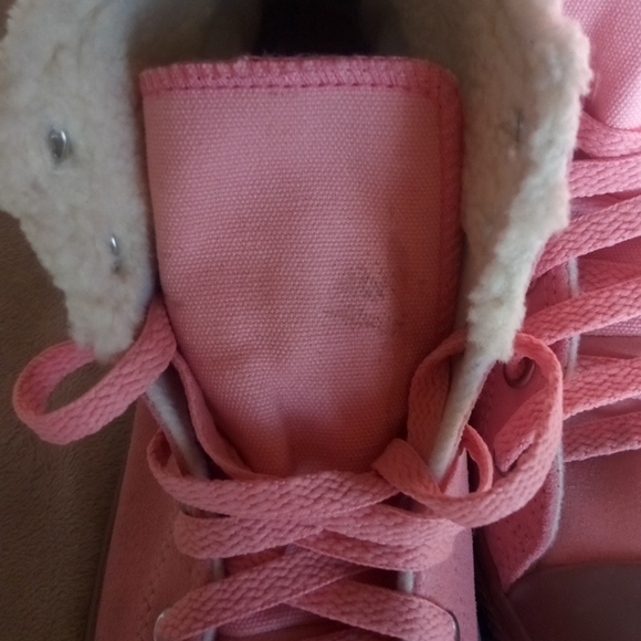 Converse shoes - Picture 5 of 6